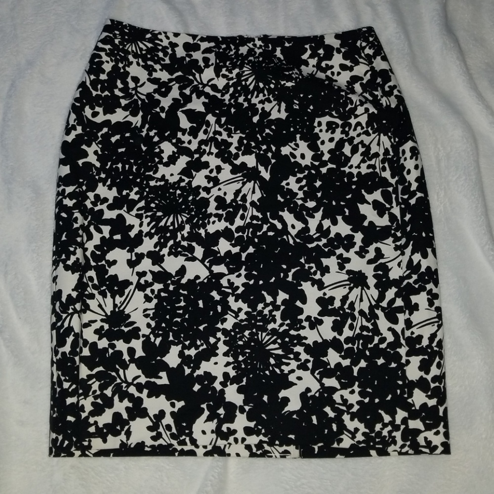Banana republic blk/white floral skirt